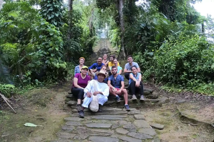 grupo de turistas ciudad perdida