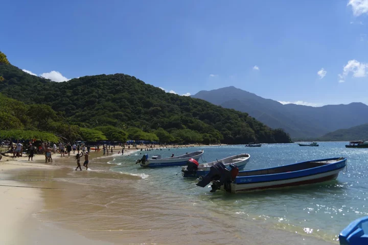 lancha neguanje playa cristal